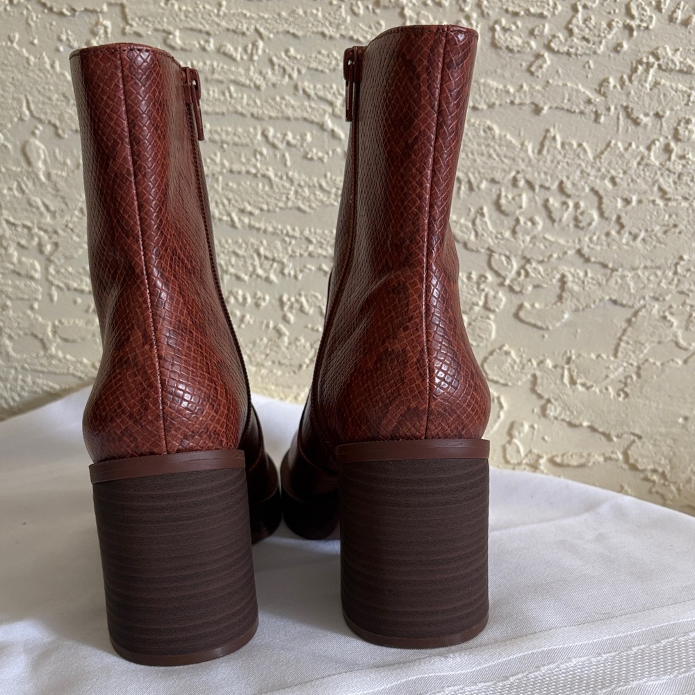 Women’s western style  universal thread Brown Snake Print Ankle Boots  Sz. 6 - Picture 3 of 7